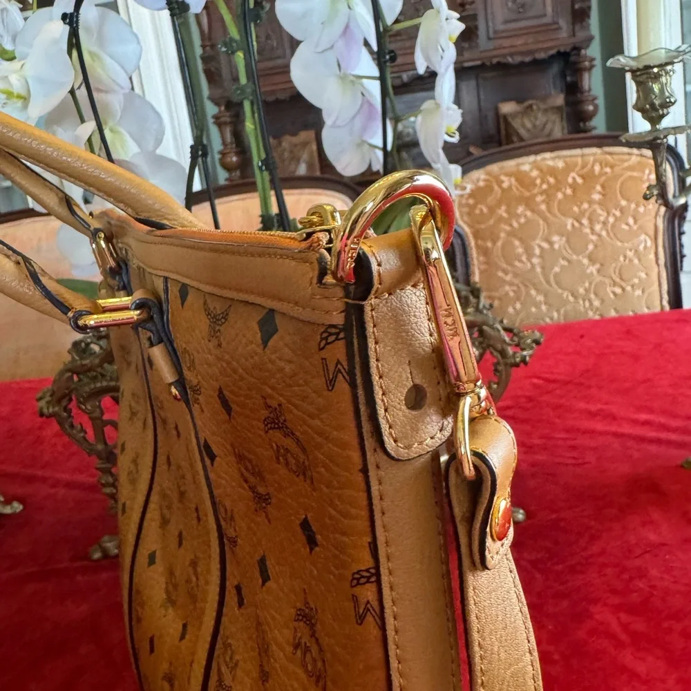 💯 Guaranteed Authentic MCM Cognac Visetos Laptop Bag with strap🥀🥀PRICE IS FIRM🥀🥀